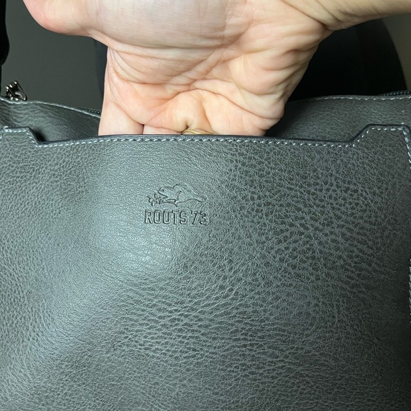 ROOTS GREY PURSE - Picture 4 of 8